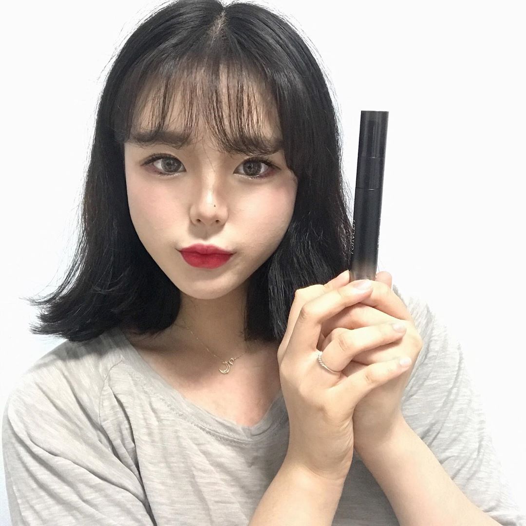 @z_mj_dl on Instagram: “니가 내 피부 다 가려주네ㅜㅠ❤️
➕컨실러로 다 커버하고 잡티제거 안한 사진😏
.
.
#로하셀 #lohacell #로하셀컨실러 #로하셀리얼피팅컨실러 #리얼피팅컨실러 #뷰티템 #뷰티팁 #트러블커버 #컨실러”