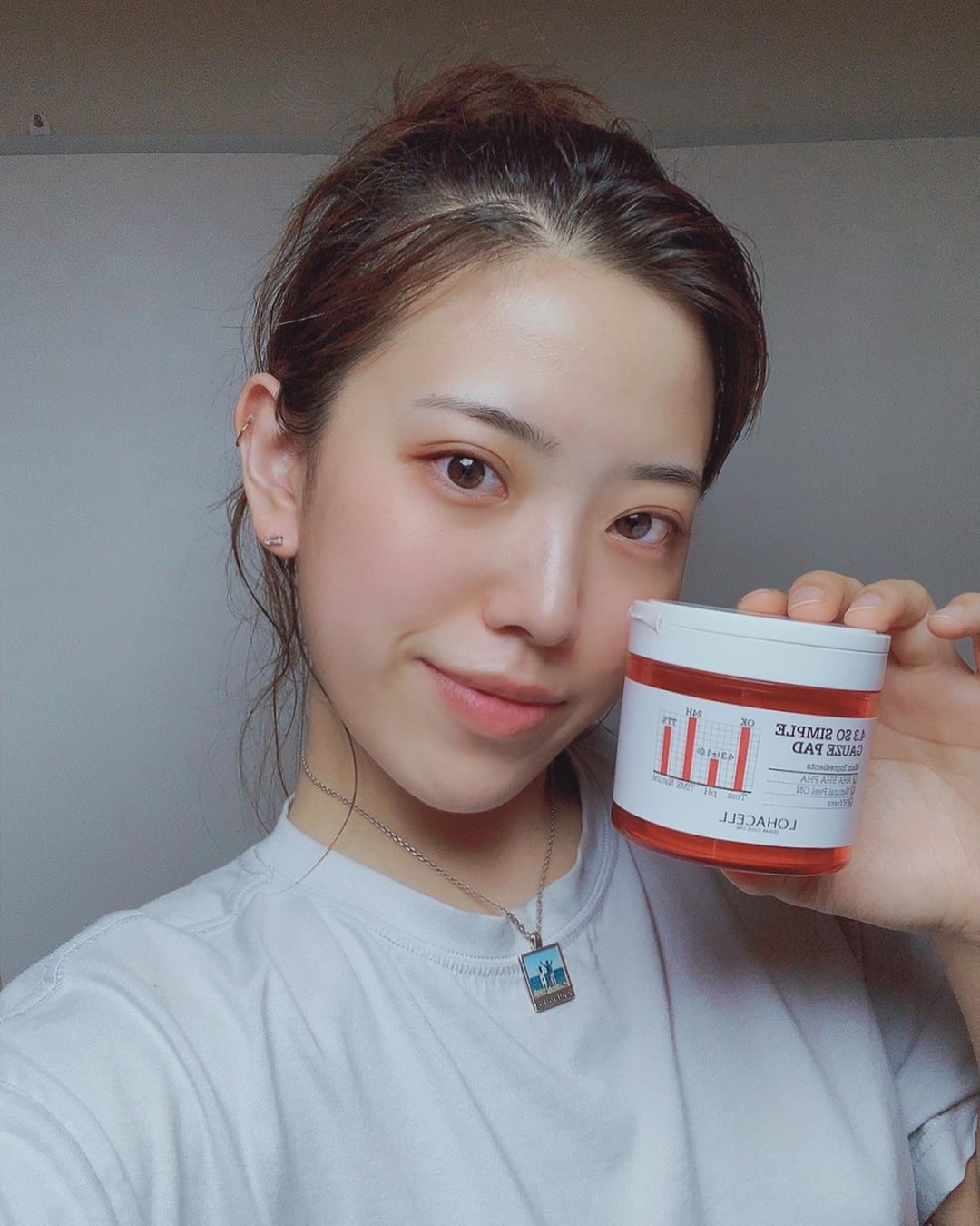 지브래드 Gbread on Instagram: “@loha_c 쌍욕패드 4.3 쏘 심플 거즈 패드 [60매 / 29,000원] - 트러블 케어에서 가장 중요한게 바로 각질케어인거 아시쥬? 노폐물 케어, 필링, 보습, 진정까지 3초! 복잡한 스킨케어의 귀찮음을 한번에 해결해주는 #로하셀 #쌍욕패드…”