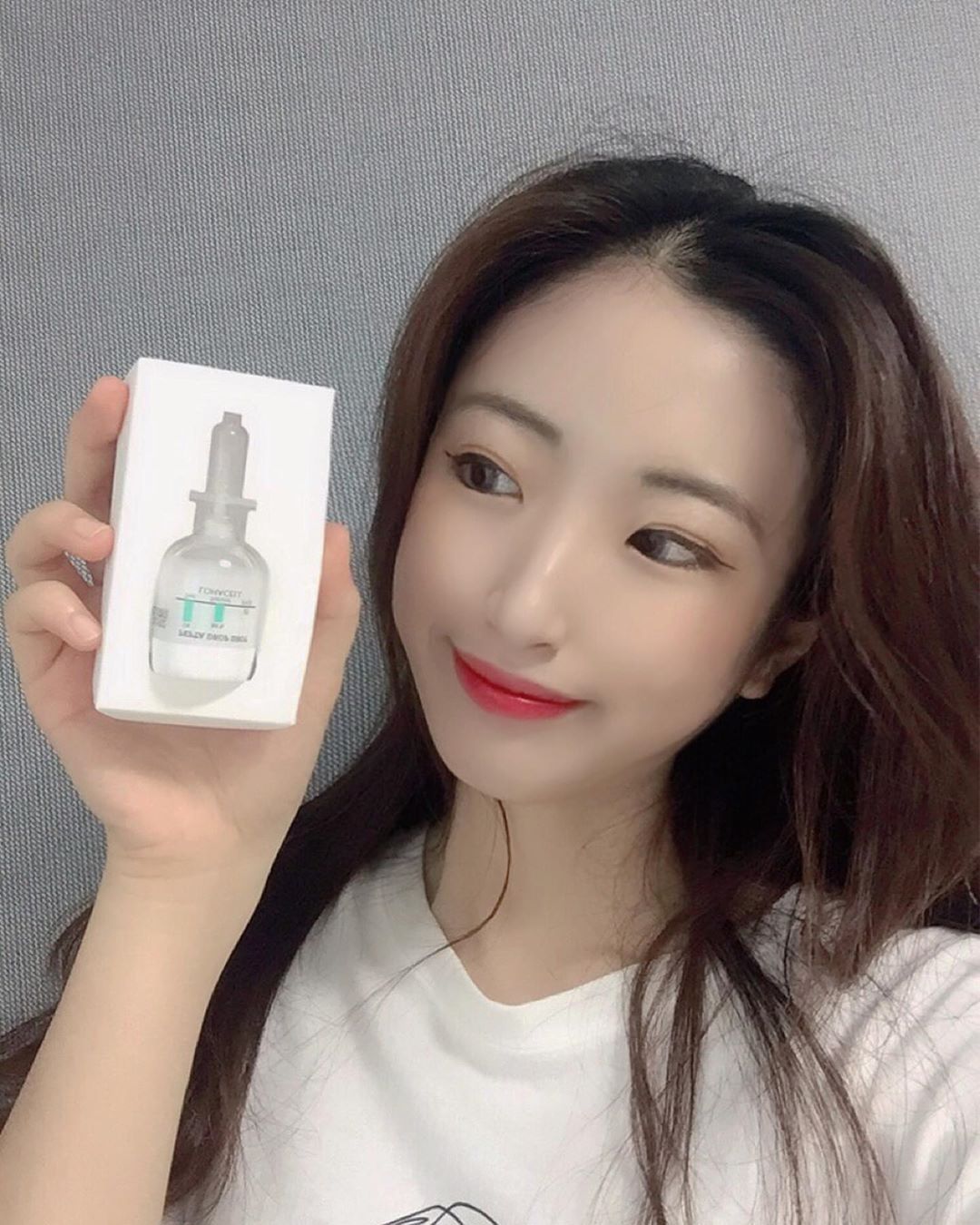 민이 on Instagram: “요즘 피부 건조해졌는데 이거 쓰고  수분감 찾아따아 😌 
무엇보다 미끌거리지 않고 깔끔하게 스며들어서 피부가 가벼운 느낌❗️
수분,진정 성분이 들어있어서 민감성 피부에도 잘 맞는  #로하셀 #펩타드롭샷앰플”