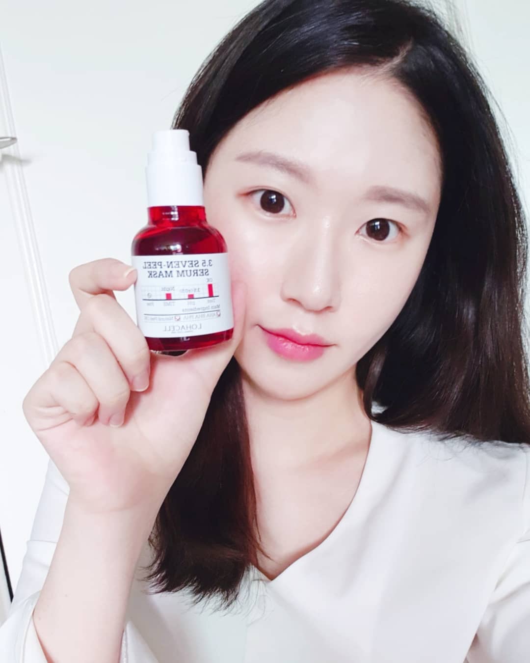 🐥🌹여냐.💕👸🏻 on Instagram: “-로하셀 3.5 세븐-필 세럼 마스크  요건 각질 제거 세럼으로 블랙헤드, 화이트헤드, 각질 등을 감소시켜 피부결을 개선시켜 줌❣ 처음에 따가움을 느낄 수 있다고 해서 예민보스에 얇기까지 한 피부라 무서웠는데 참을만한 따끔거림이었다😣 묽은 제형이라…”