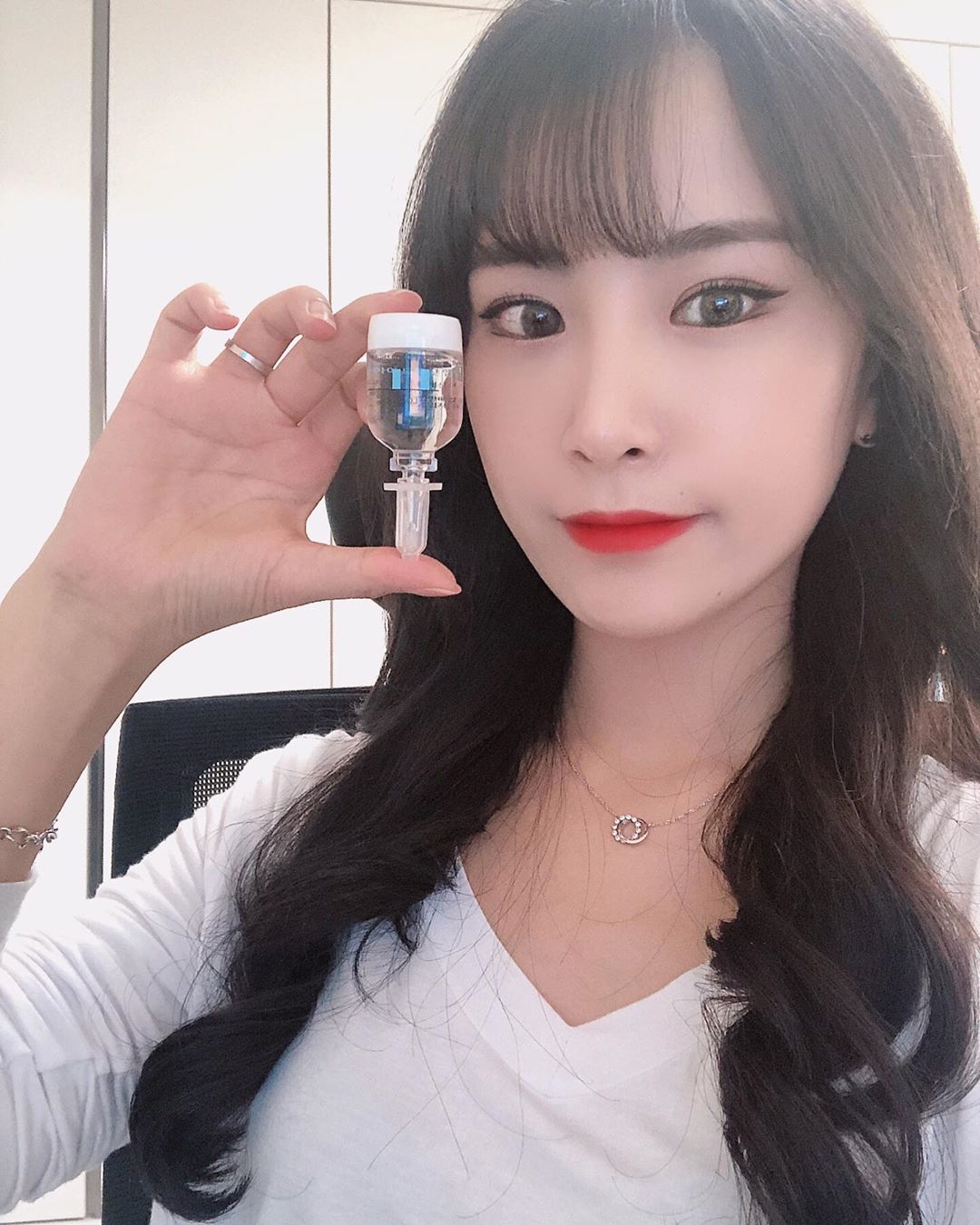 빈빈이 ٩( ᐛ )و on Instagram: “쫀쫀함으로 주름 관리, 촉촉함으로 물광피부로 만들어주는 #로하셀하이드롭샷앰플”