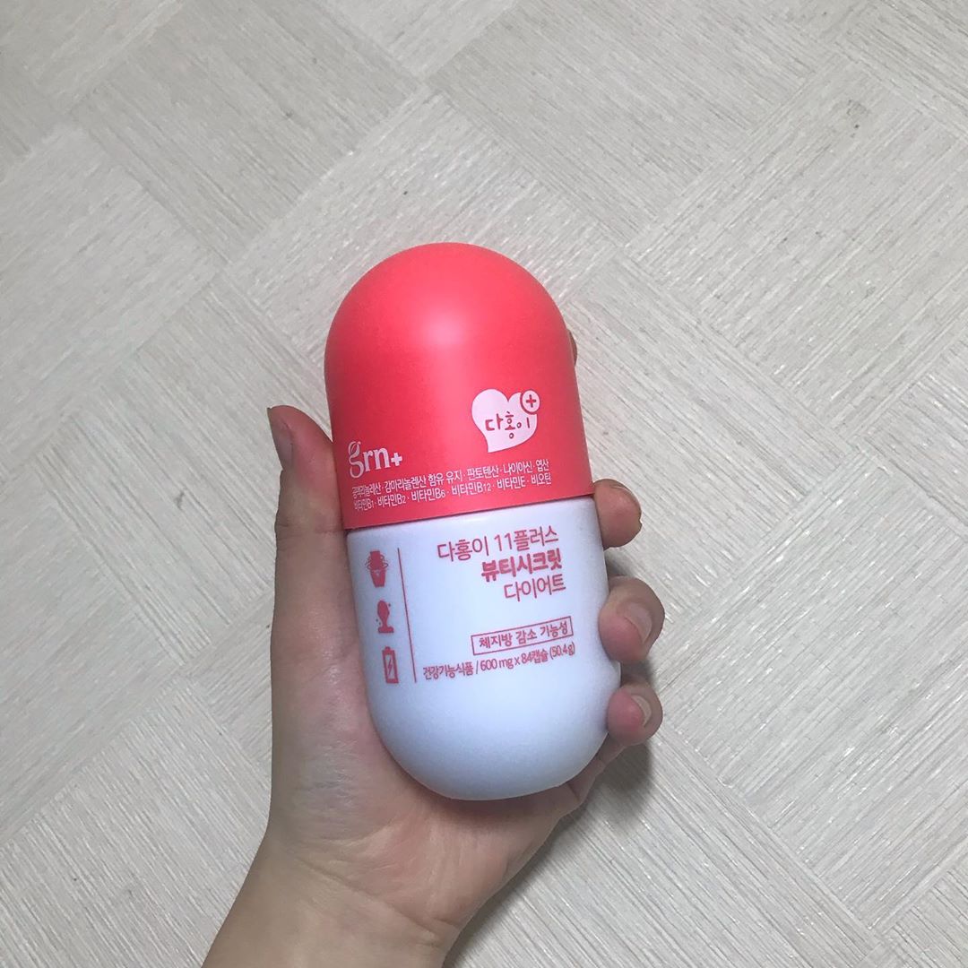 ❤️람블리❤️ on Instagram: “GRN 다홍이는 체지방 감소에 도움이 될 수 있는 CLA(공액리놀레산) 와 월경 전 변화로 인한 불편한 상태를 개선하는데 도움을 줘 여자들에겐 꼭 필요한 감마리놀렌산이 포함되어 있는 제품입니다. . CLA(공액리놀레산) 미국에서 개발된 다이어트…”