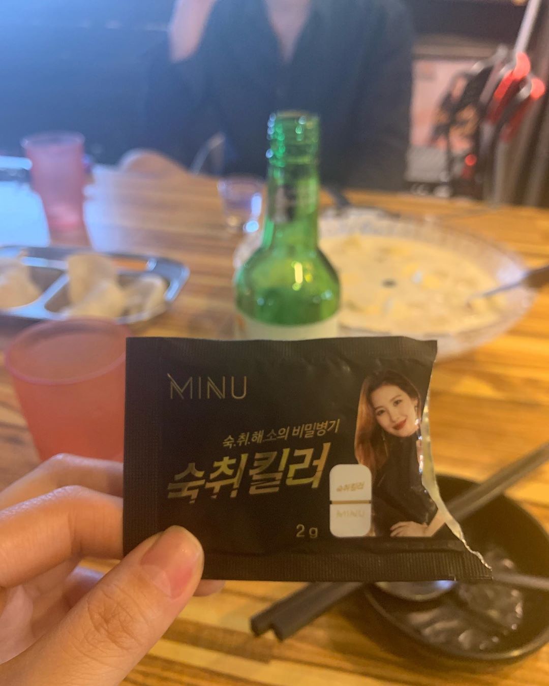 자유로운 존재, 인생 하고 싶은건 최선을 다해 다 하자 on Instagram: “술을 한번 먹어볼까?🤪
이건 레모나 맛나서 좋다
앞으로 술자리는 미누!

#미누 #minu #숙취킬러”