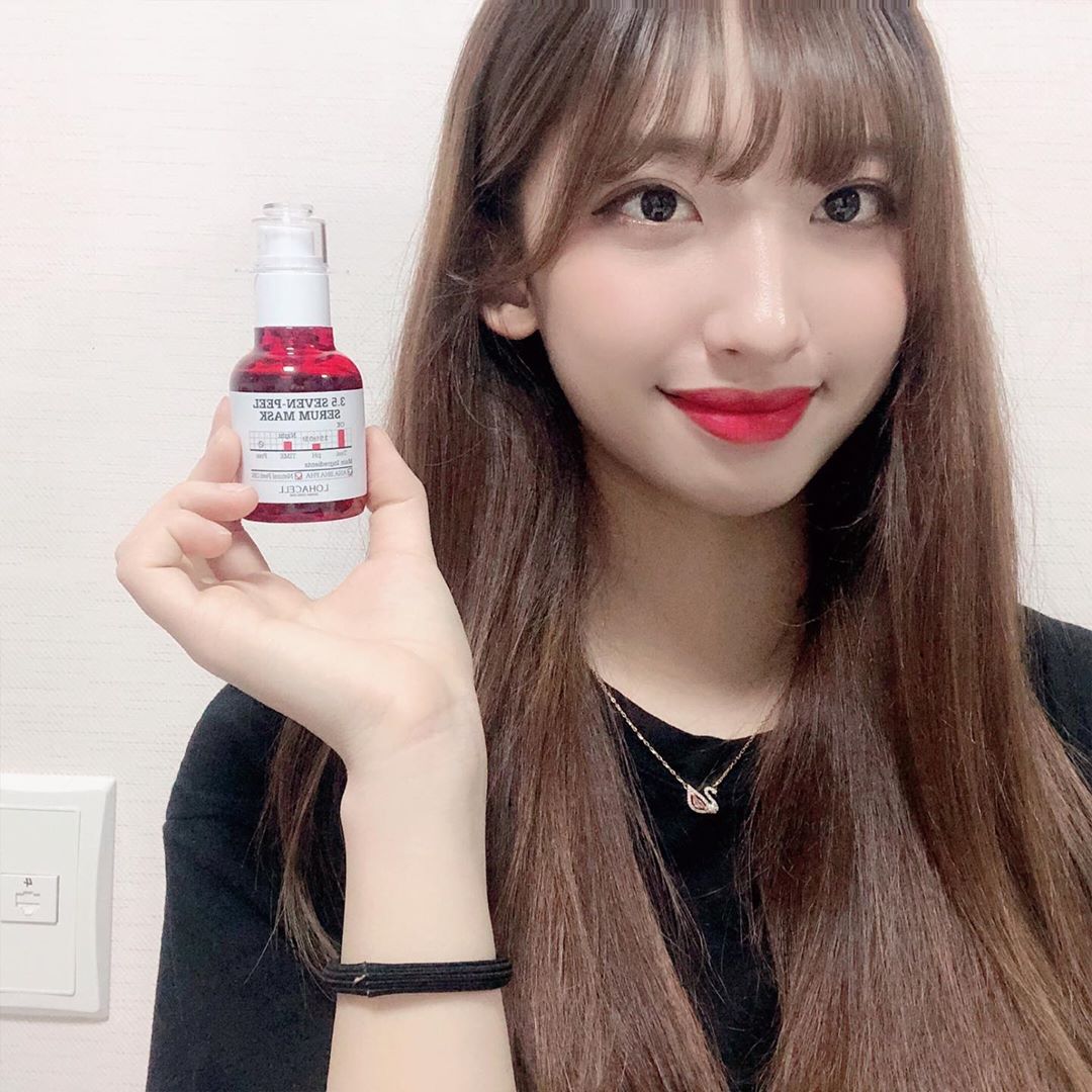 수현 (21.9) on Instagram: “피부에게 상처만 남기는 자극은 이제 그만. 악산성 방어막을 지키고 각질, 노폐물을 제거해주는 세럼 마스크는 저자극 세븐-필로 피부 고민을 한번에 녹이고 건강한 피부 밸런스를 잡아줍니다. . . . . #로하셀 #lohacell #로하셀피부재난응급세럼…”
