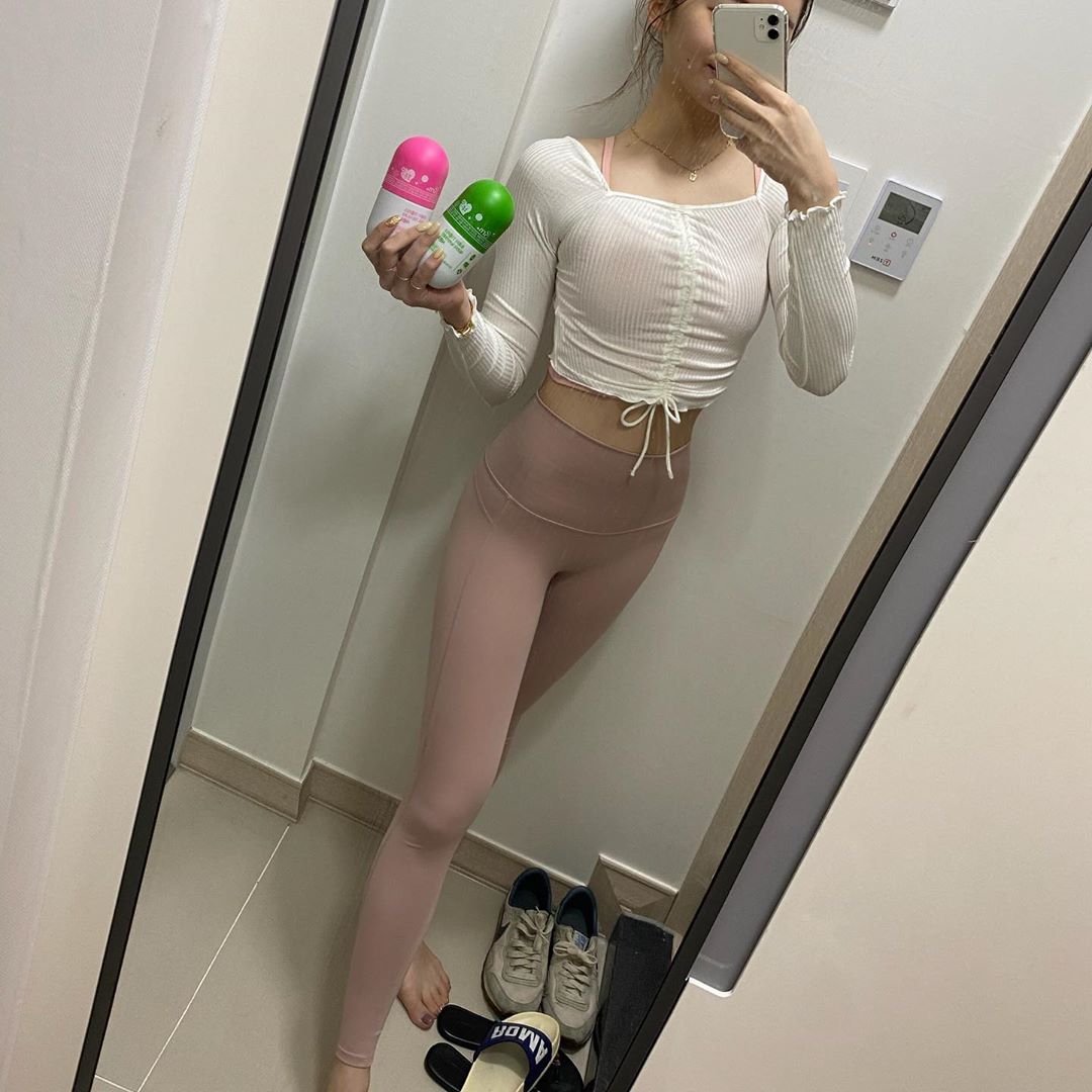 @_yull.e on Instagram: “- 오늘 두번째 리뷰해요✌🏻 분홍이 초록이는 워낙 유명한 애들이라 긴말 필요없지만, ✨✨✨떡볶이,밥순이인 저는 탄수화물때문에 살찌는 터라 #분홍이 는 정말 필수템이예요 ✨가르시니아성분은 물론이고, 지방 탄수화물 단백질대사 에너지원에 필요한…”