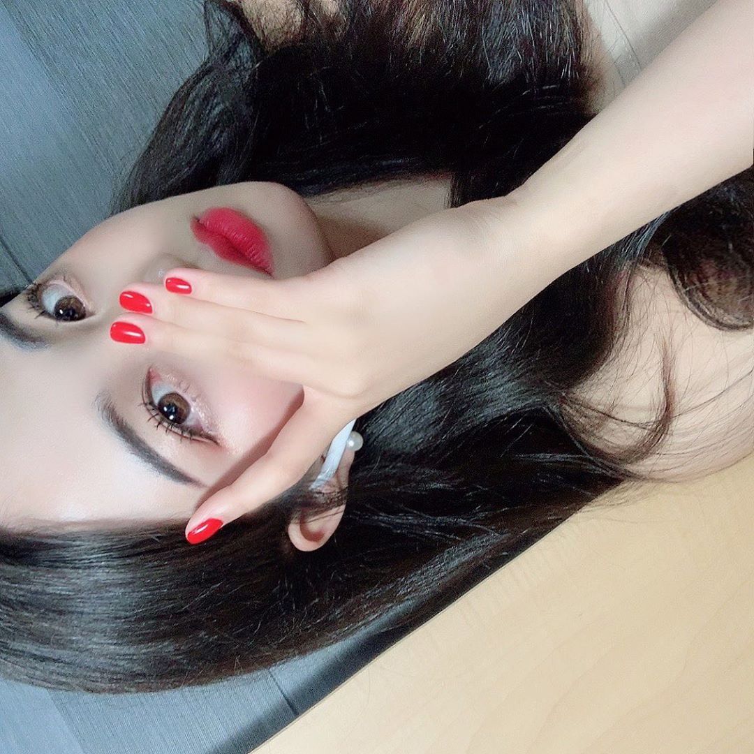 로레니 on Instagram: “요즘 나트륨만 먹더니 부기가 살이 되버려서 선택한 제품 😤 #앙르베티 붓기차  호박, 팥, 옥수수수염 그리고 여러가지 한방 약재가 재료임에도 불구하고 쩝 너무 맛있좌나 ~  #붓기차 #하우투잇 #뤼에르앙르베티  #붓기제거 #붓기빼는법 #붓기빼는차…”