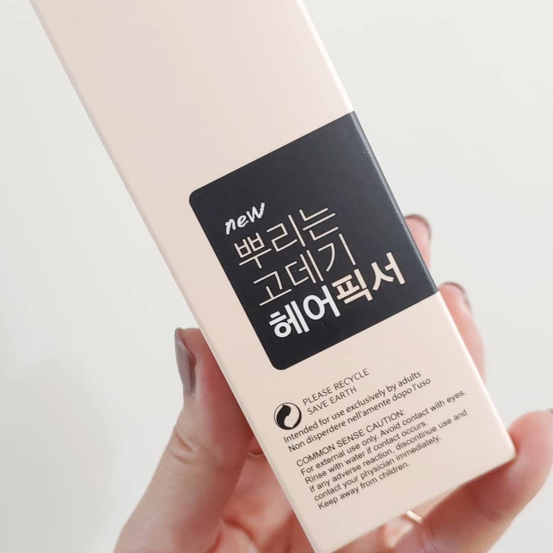 .
아침시간 드라이 하고 뿌리 볼륨 살리고 출근해도 생각보다 빨리 가라앉는 볼륨.ㅠ

그래서 고데기 한 듯 오랜 시간 고정된다는
올 데이 세팅 헤어 픽스를 겟 했어요 ㅎ

헤어롤픽서, 앞머리고정템, 볼륨끌올헤어픽서 라는 별명들 많이 가지고 있는 
쏘내추럴 헤어 픽서 사용해봤어요.
볼륨이 필요한 부분에 구르프 놓고 헤어 픽서 촥촥 뿌려 준 후 픽서 마를때까지 
조금만 기다리면 뿌리 볼륨 완성!

픽싱력도 좋고 상큼한 과일향이 더해져서 
출근길이 더 즐거워요~
.
.
.
#고데기픽서 #볼륨픽서 #헤어픽서 #뷰티그램 #헤어고정픽서 #헤어롤픽서 #뿌리는고데기 #헤어뽕픽서 #sonatural #쏘내추럴 #hairfixx #공팔리터 #08L #유료광고 #뷰티스타그램 #화장품그램