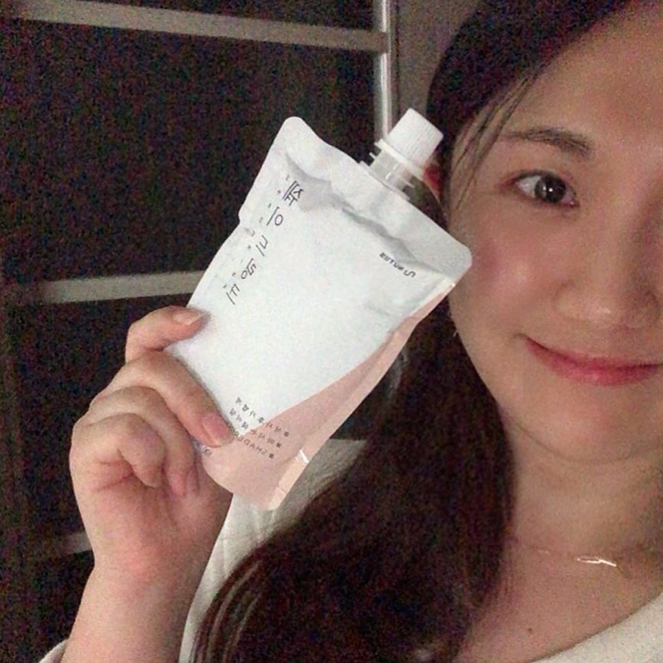 경희 on Instagram: “요샌 다이어트 한답시고 밤늦게 야식 안먹음에도 불구하고 아침마다 퉁퉁 붓는 내 얼굴 ㅠㅠ 살이 아니라 진짜 눈두덩이가 울은 사람마냥 부어오름 😢  근데 요고 하루 두번 아침 저녁으로 먹으니 확실히 아침에 덜붓는 느낌 ! 얼굴도 그렇고 반지 꽉낌도…”