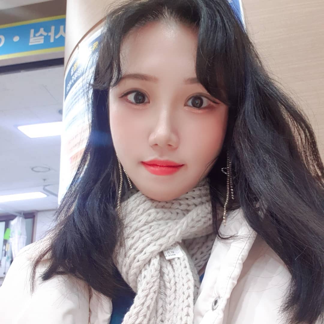 권지윤 on Instagram: “재혀니 선물인증샷🧡쿡 🌞남자를 위한 데이&나이트 피부 맞춤 솔루션🌛 스킨+로션+에센스+아이크림+선크림+톤업크림을 한번에!  바르자마자 자연스럽게 즉각 톤업 + 끈적임없는 사용감까지!!와우~.~💥 스킨 에센스가 한 병에 들어있어 쓰기 편하고…”