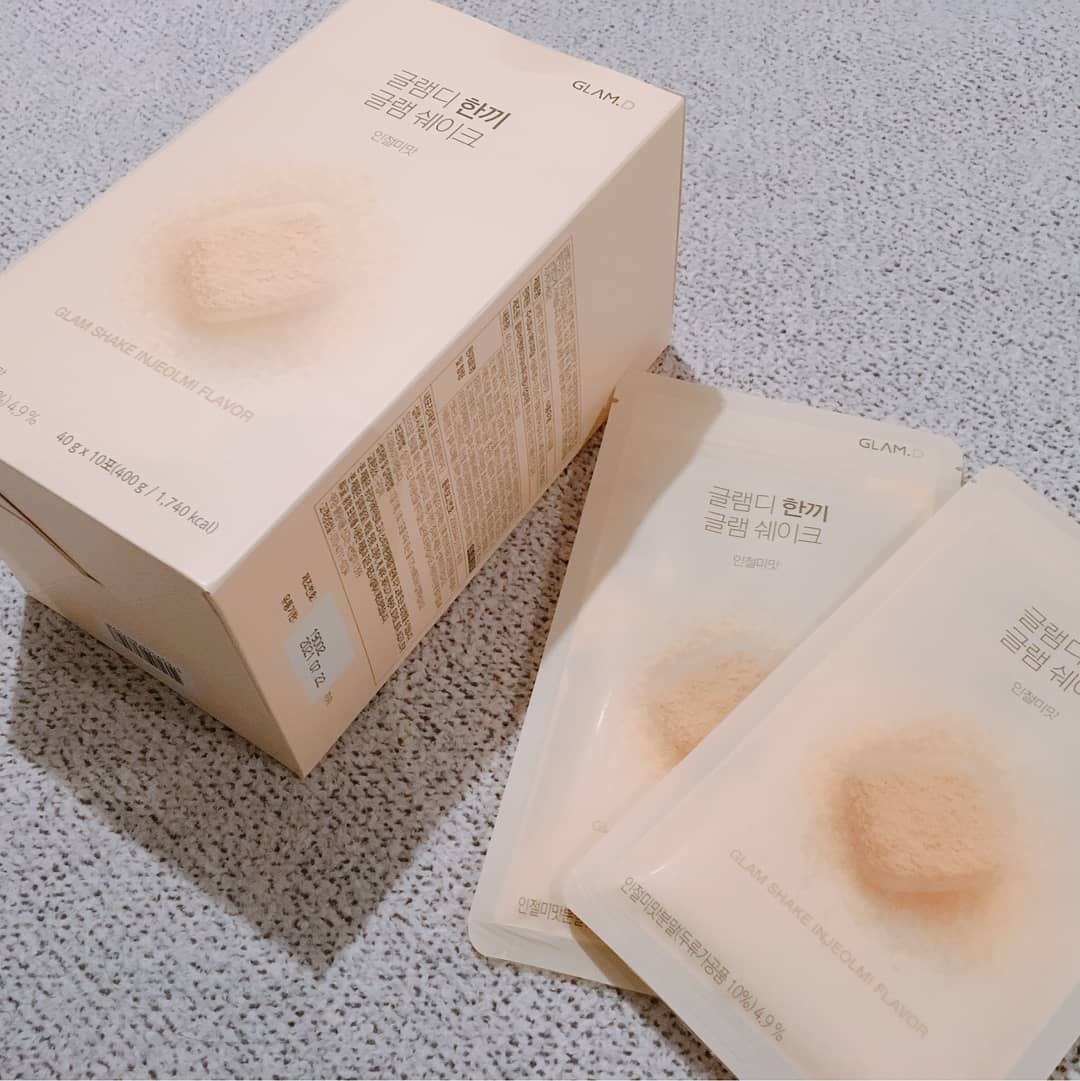 땡블리ღ on Instagram: “🏷 글램디 한끼 글램 쉐이크 ⠀ 아침 점심 저녁 상관없이 시간없을때 간편하고 맛있게 호로록💓 아기보면서 혼자 점심차려먹기 힘든데 우유만 부어서 쉐킷쉐킷😉 맛있는건 당연👍👍 ⠀ ⠀ ✔ 우유 또는 물을 지퍼백에 넣고 동봉된 빨대를 꽂아 먹는 간편한…”