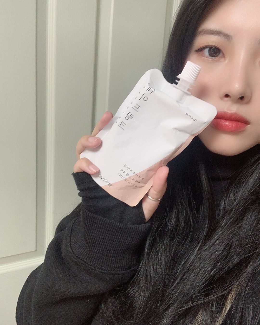 25💜 on Instagram: “네이버 스토어 붓기차 판매 1위~쉐이드링크! . 가격이..살짝 있긴한데..9가지 한방원료+8가지 식물원료가 들어 있어 몸의 수분밸런스를 맞춰줌 . 시술받고 붓기빼는데 최고! . 시술 안 받더라도 잘 붓고 자주 붓는다면..이거 강추 하루에 2번 점심…”