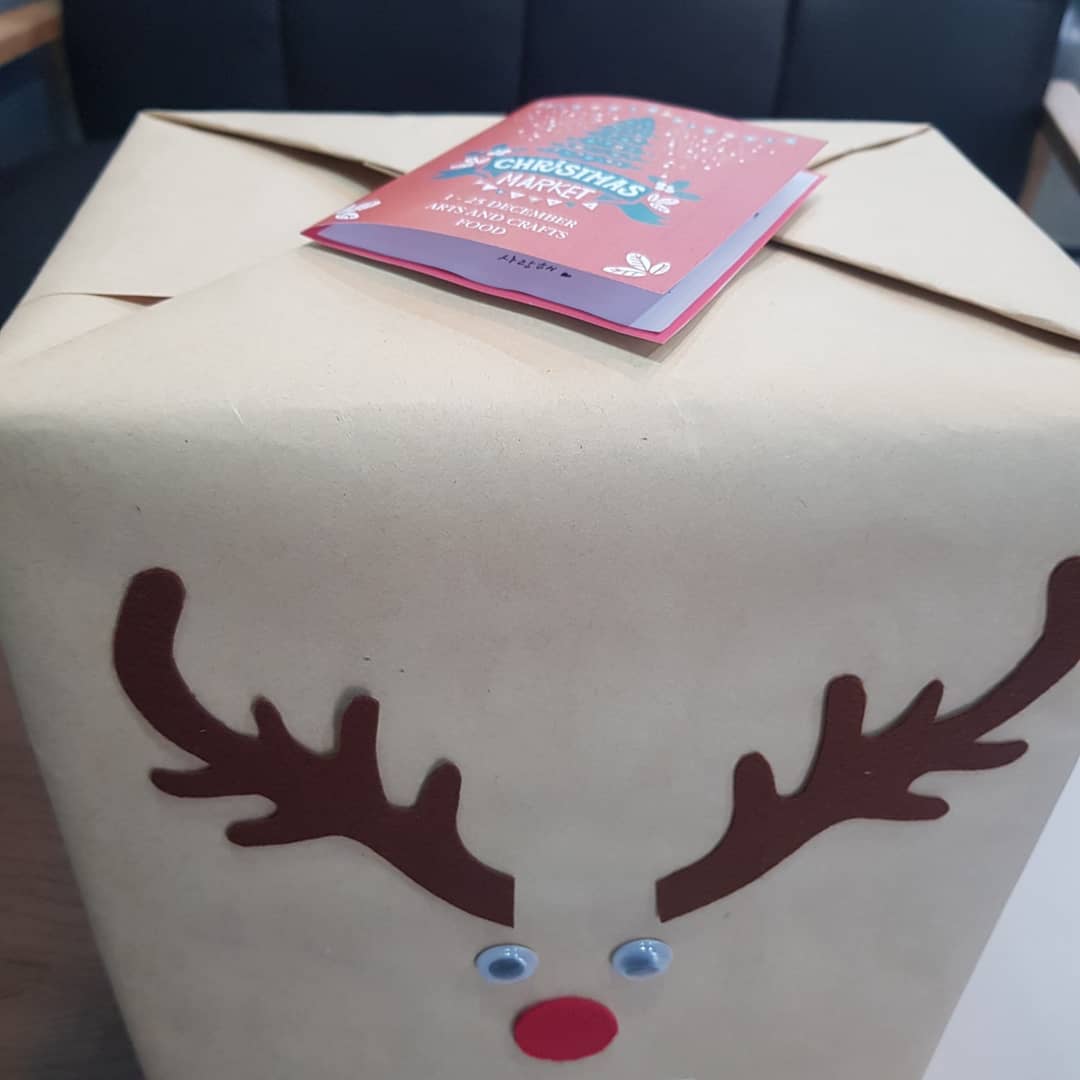 작년에 이어 올해도 어린이집 크리스마스 선물포장은 루돌프로 급하게 전달🎄
#크리스마스#선물포장#어린이집크리스마스선물#크리스마스카드#카봇선물#육아스타그램#루돌프포장#메리크리스마스