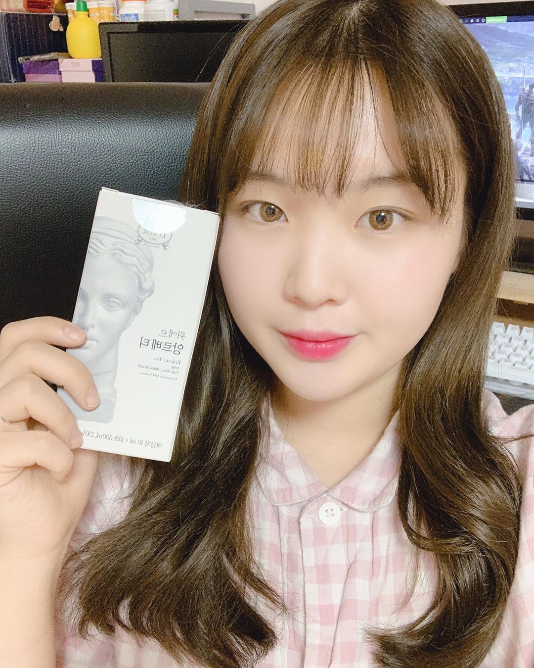 이다영💕(연아) on Instagram: “루에르 앙르베티  before after 꽉 끼던 반지가 편안하게 낄만큼 헐렁해졌어요!!! 붓기 제거에 좋은 호박/팥/옥수수수염이 주재료로 쓰였고, 다양한 한방 약재가 보조 재료로 쓰인 점 강조해주세요.  먹는법은 그냥 짜드셔도 되고  영상처럼…”