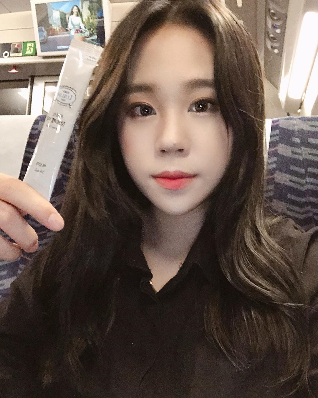 쩡혜 on Instagram: “본 품사기 비싸고 부담스러울 때 체험키트도 있으니까 넘 좋은 거 같애🤗
난 5분만 자도 띵띵 붓는데 이거 먹고붓기쏙빼버리깅🤩
먹는 방법도 그냥 쭉 짜먹어도 되고 물에 타서 먹어도 되니까 간편해서 더 좋다링😎
휴대용 개꿀”