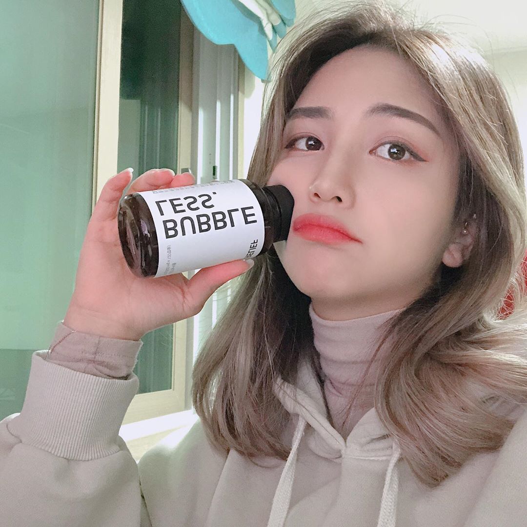 이로운 on Instagram: “밀린 숙제 중입니다 피드 데둉해요...🙏🏻ㅋㅋㅋ 그래도 사진은 우리 설기랑>_<  #버블레스 #버블레스릴리프 #생리전증후근 #월경전증후군 #감마리놀렌산 #리뷰쉐어 #ad  요즘 부쩍 그날 전만 되면 성악설을 주장하기라도 하듯 미친 예민함인데 좀 덜…”