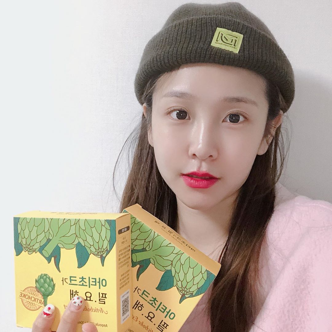 늘이 ⭐️하노리 on Instagram: “요새 핫한 아띠초크 🤍 앰플로 나와서 먹기도 간편하다🙏🏻 아띠초크 먹고 변비도 해결, 숙취해소, 다이어트, 눈의피로 모두 챙길 수 있어 좋다🤍 갱년기에도 좋다고 하여 엄마한테도 선물🎁…”
