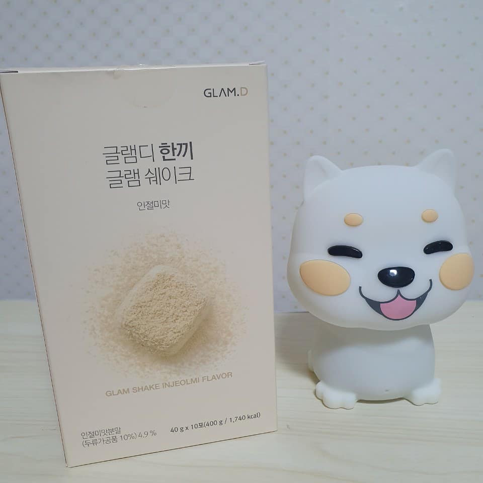 정은 ʕ·ᴥ·ʔ on Instagram: “글램디 쉐이크를 먹어봤는데요 ,,♥️ 바쁜 일상 한끼로 딱인 글램디 쉐이크 💚 글램쉐이크에는농축유청단백질이 들어있어 우유없이 물을 넣어도 맛있게 드실수 있어요 💪 우유대신 물과 아몬드브리즈를 넣어서 먹고 있어요. 다른 쉐이크들은 포만감이 오래…”