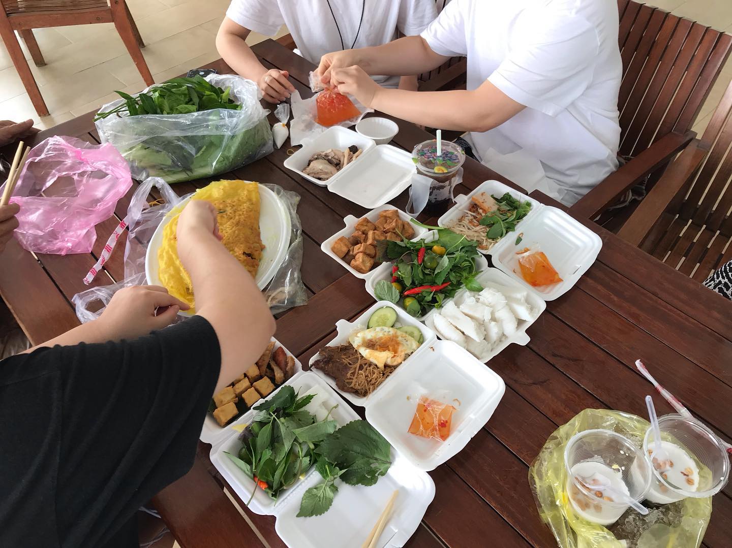 호치민에도 배달의 민족이 있다🧐

#배달의민족 #호치민 있다 #점심 #저녁메뉴 #베트남 #오후2시 #신기하다👀 #술집 #가고싶다 #현실은 #불가능 #보고서의늪 #반쎄오 #느억맘소스 #껌승 #일정정리 #힘들다😭 #부이비엔 #거리#베트남🇻🇳 #훠궈 #인생 처음이당 #베트남향신료🌿 #별로 #일정정리끝