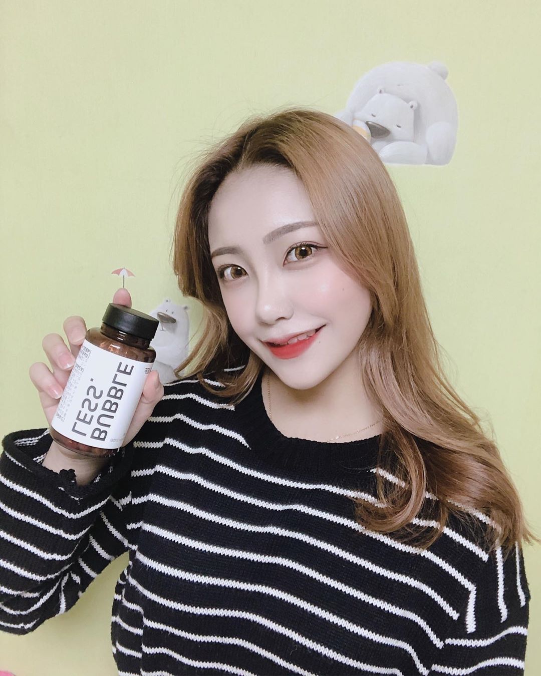 라유영 on Instagram: “매달 한번씩 있는 마법의날 ,,시작하기전에 기분도 오르락 내리락 신체 변화때문에 너무 힘들었는데 버블레스릴리프 영양제를 복용해봤습니다! 알약으로 구성되어있어서 하루에 두알씩 아침 저녁 이렇게 복용하면 되서 편하고 확실히 기분변화나 신체적 변화가 덜…”