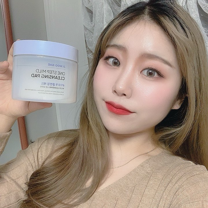나린 on Instagram: “. 화장은 하는것보다 지우는게 더 중요하잖아요〰 메이크업 지우기 너무 귀찮을때 한장으로 간편하게 잘지워지는  #셀리맥스지우개패드 소개해드려요!✨ 지름80mm의 큰⭐️사이즈라 한장으로 얼굴전체를 꼼꼼하게~클렌징 할 수 있고 엠보면으로 피부 전체를…”