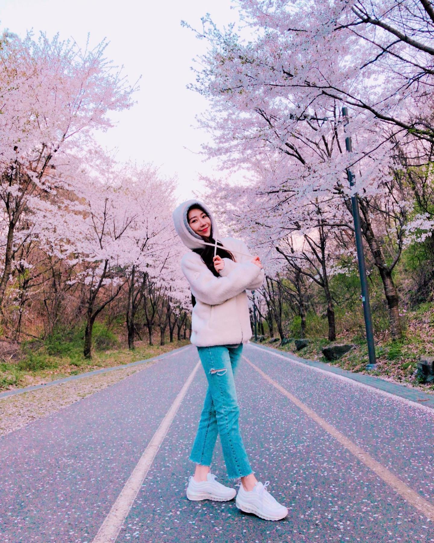 #봄바람휘날리며 
#흩날리는벚꽃잎이 🌸🎵
.
 #마스크 #자전거 #나들이
#전기자전거 #짱신기
다리한번 안굴리고
씽씽이처럼 아주 좋당

#터널 도 신기하궁

#배틀그라운드 에 나오는거같은
#다리 도 지나가구ㅋㅋㅋ

#팔당초계국수 #맛집 도가구

#오랜만에 #힐링

다음엔 두물머리 꼭 가야지 😢

#팔당 #벚꽃명소 #벚꽃

집에오니 도착한
#쟈뎅 #쟈뎅시그니처 
이마트 #편의점 에서 먹어보고
반한 #오렌지허니자몽티
#레몬얼그레이티 를
더 저렴하게 먹을 수 이따
안에 말린 과일과 티백으루
따뜻하게 차갑게 
아주 맛있는 🍵 
#커피 #08l