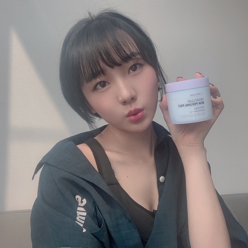 서하 on Instagram: “*반쪽 민낯 주의* 스킨케어 편하게 뚝딱~!!”
