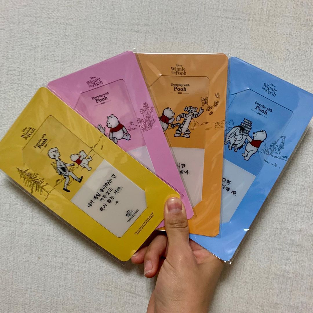 🌷지은’s Instagram photo: “🌸푸🌸를 기억하는가?! 책갈피부터 퍼즐까지! 이번에 처음으로 협찬을 받아봤는데, 세상.... 푸의 귀여움을 다시 깨달았다!  그중 퍼즐은 퍼즐 전용 유액과 퍼즐 맞추는 요령&퍼즐액자에끼우는 방법 까지 같이 봉동되어 왔는데, 퍼즐을 처음으로 액자로…”