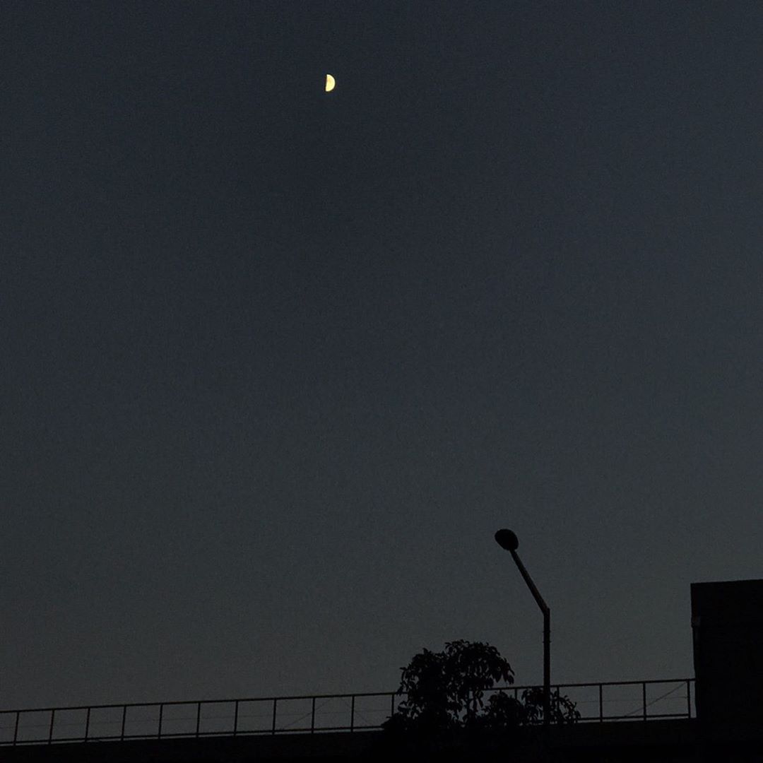 선 경 on Instagram: “🌙 • • • 해당 글은 제품을 제공받아 작성되었음을 밝힙니다. • #에브리데이푸2020 #에브리데이푸 #EverydayPooh #협찬 #광고 #대가성광고 : 너무너무 귀여운 곰돌이 푸. 어렸을 때부터 곰돌이 푸 씽씽카를 탈 정도로 너무너무 좋아했던…”
