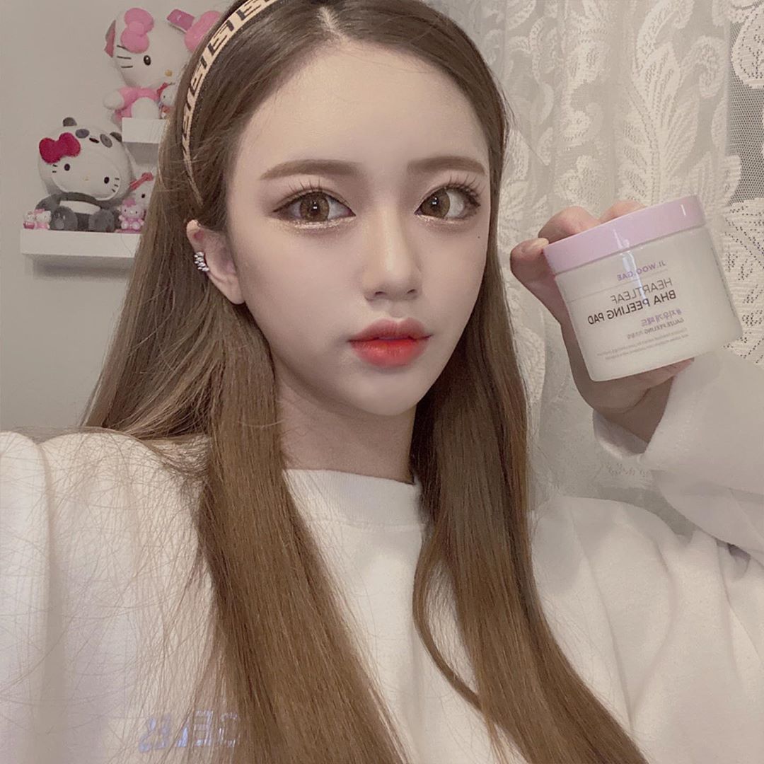 연꽃 하(荷) 어질 현(賢) on Instagram: “💟셀리맥스 어성초 BHA 지우개 필링 패드💟  토너는 닦아서 쓸 때 더 효과적인거 아시죠 :-) 매일 한장씩 간편하게 스킨케어 하고 싶다면 #셀리맥스지우개패드 사용해보세요 !!. 토너와 패드를 하나로 합쳐서 솜 따로 토너 따로할 필요 ✘ . 비싼돈…”