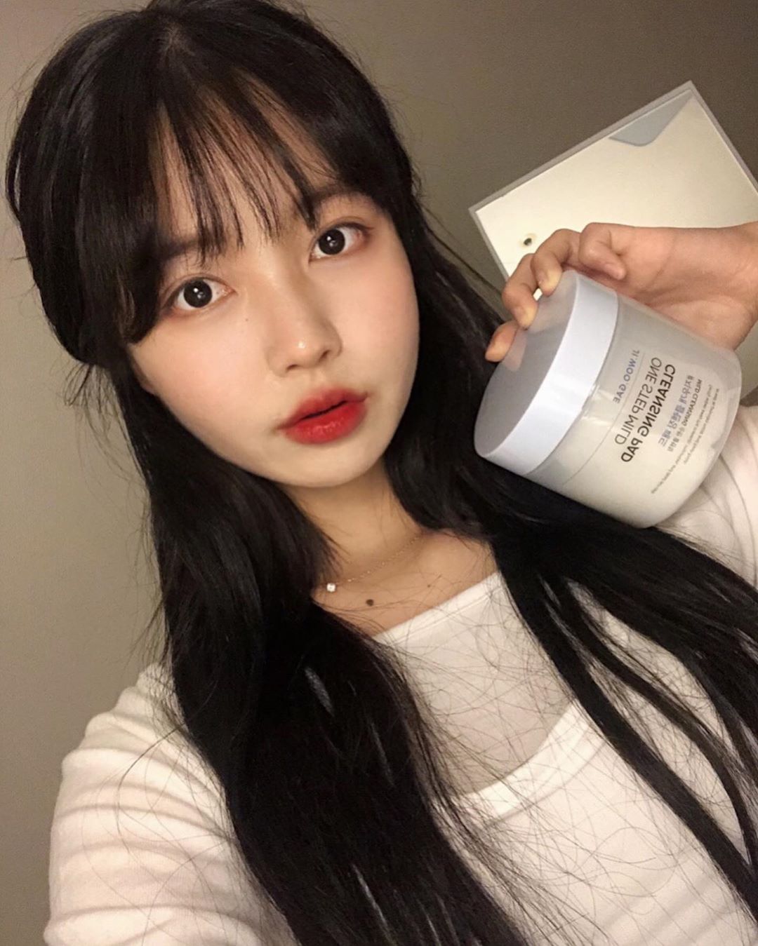 신아현(선유)’s Instagram photo: “화장 지우고 푹 잡시다  미리 월요팅..😁 나는 귀찮아서 셀리맥스 클렌징 패드로 메컵 지워버려찌 히히 -  #셀리맥스 #지우개클렌징패드 #클렌징패드 #클렌징티슈 #약산성클렌징 #클렌징패드추천 #클렌징티슈추천 #클렌징워터 #클렌징워터추천 #협찬…”