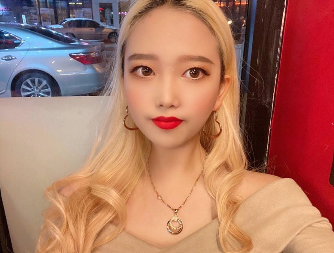 윤 혜 린 (21) on Instagram: “그르케 밸루냐
누군 예쁘다고 했는 데 ,, 😖”