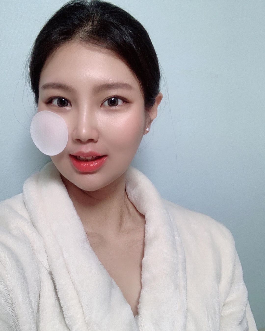 vitaminjeong💛 on Instagram: “#지우개패드 로 유명한 #셀리맥스 #토너패드 를 소개합니다🤗 기존에 직접 구입해서 사용하던 제품인데 벌써 두 통을 다 비우고 세 통째 쓰고 있어요. 부드러운 거즈 패드에 어성초 토너를 듬뿍 적셔 진정 및 각질케어에 효과가 있는 제품이에요. 엠보면과…”