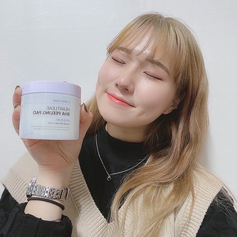 @ssongg_0 on Instagram: “✨셀리맥스 어성초 BHA 지우개 필링패드✨ . 매일 한장씩 간편하게 스킨케어 할 수 있는 제품 세안 후 남아있는 화장 깨끗하게 닦아주면서 엠보면으로 피부결 정리하고 거즈면으로 각질부위까지 매끈하게 어성초 추출물로 순하게 피부자극없이 환한피부 완성~…”
