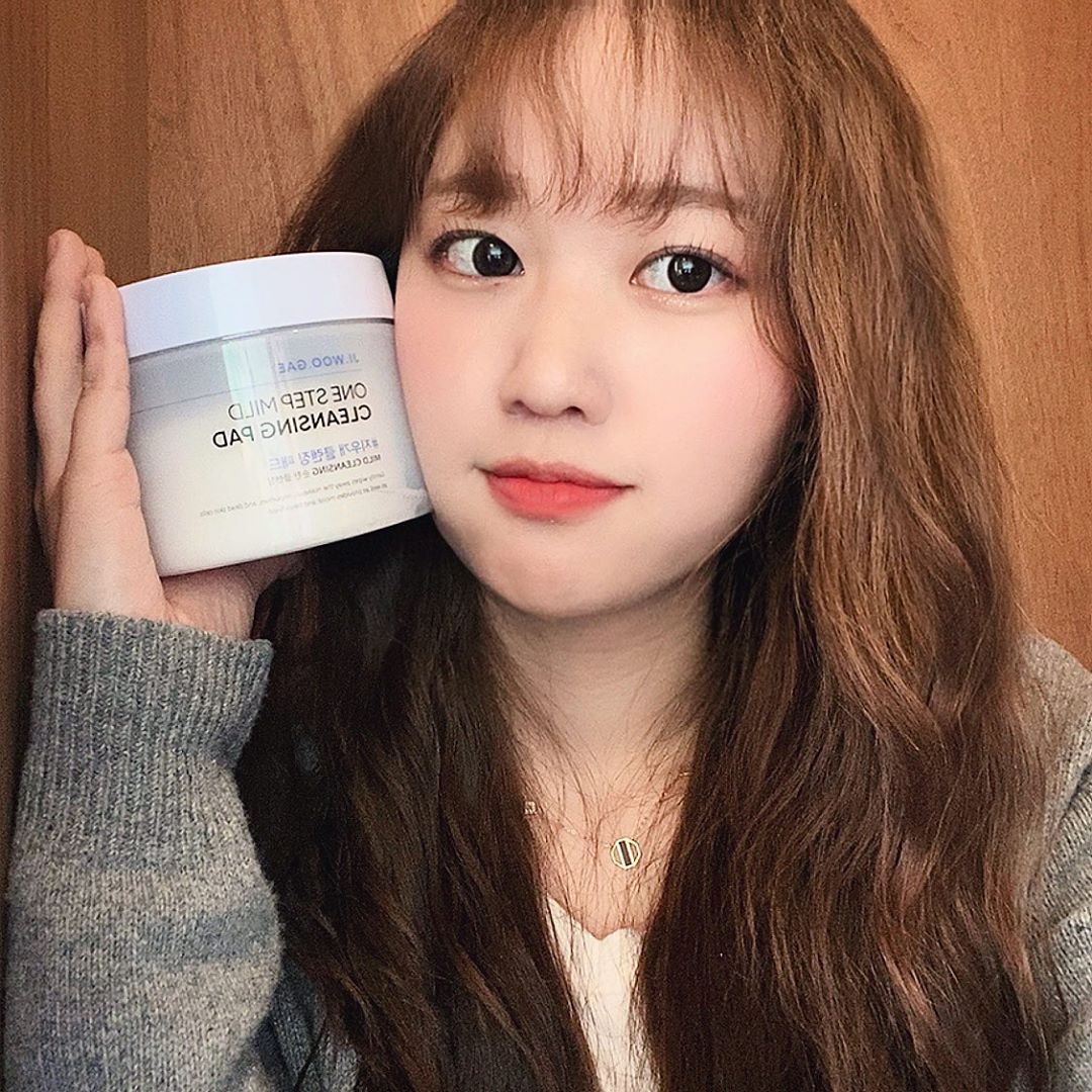 @soo.vly on Instagram: “지우개 클렌징 패드 ̵ ̀ ̗♡ ̖ ́ ̵  풀 메컵후 화장 지우기 귀찮을때 클렌징 후에도 산뜻하고 여러 단계의 세안을 한 단계로  클렌징 가능해서 최구 ❁  #셀리맥스…”