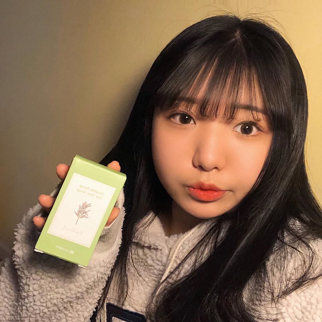 허나연 on Instagram: “리더스 티트리 천연 비누 🧼✨ . . ෆ 제품소개 "티트리 오일" 이 함유 된 천연 수제 비누로 민감하고 자극 받은 피부에 클렌징으로 탁월! 순한 성분으로 피부 자극 및 유해성분 무첨가, 풍성한 거품으로 깨끗한 클렌징, 자연유래 성분으로 피부진정…”
