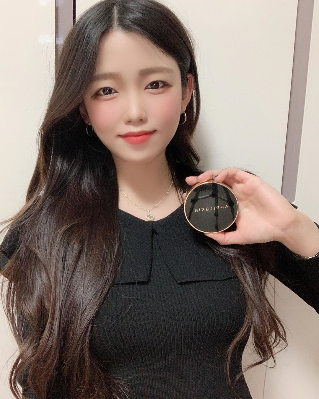 ᴴᵞᴱᴼᴺᴶᴵ ❷❾ on Instagram: “🤍에이프릴스킨 매직 스노우 쿠션 3.0🤍 안써본 사람은 있어도 한번 써본 사람은 절대없는 쿠션✌🏻 ✔️21호 사용 ✔️3중 커버 파우더로 소량으로도 강력한 커버력과 밀착력 ✔️컨실러가 필요없는 온.오프 재구매율 1위 쿠션 ✔️촘촘한 구조의 루비셀…”