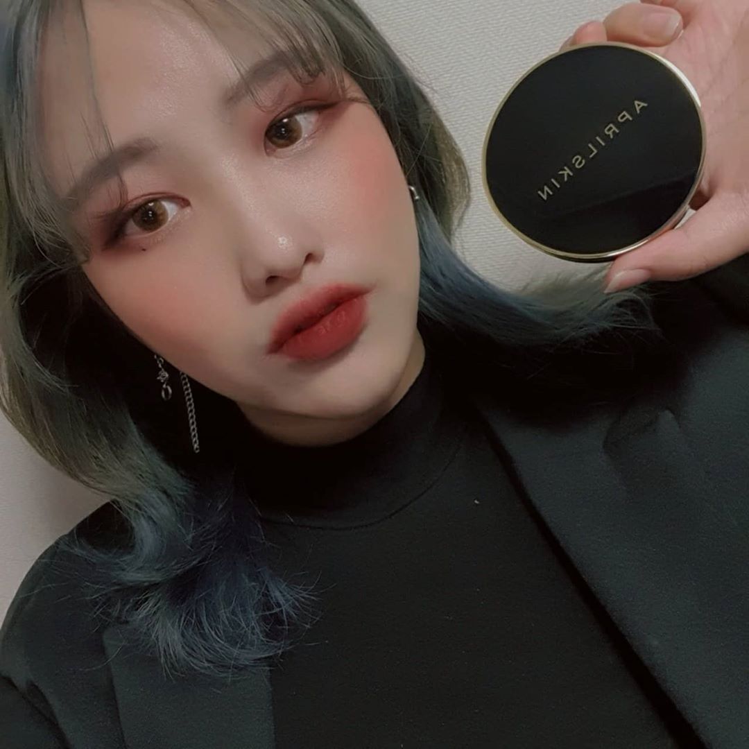 유      리 on Instagram: “[에이프릴스킨] 매직스노우쿠션 3.0 ✔수분 세럼 베이스 44% 함류 ✔360도 공기 차단 밀폐용기 ✔컨실러가 필요 없는 커버력 ✔무너지지 않는 철벽 지속력 #에이프릴스킨 #aprilskin #매직스노우쿠션3.0 #매직스노우쿠션 #커버력좋은쿠션…”