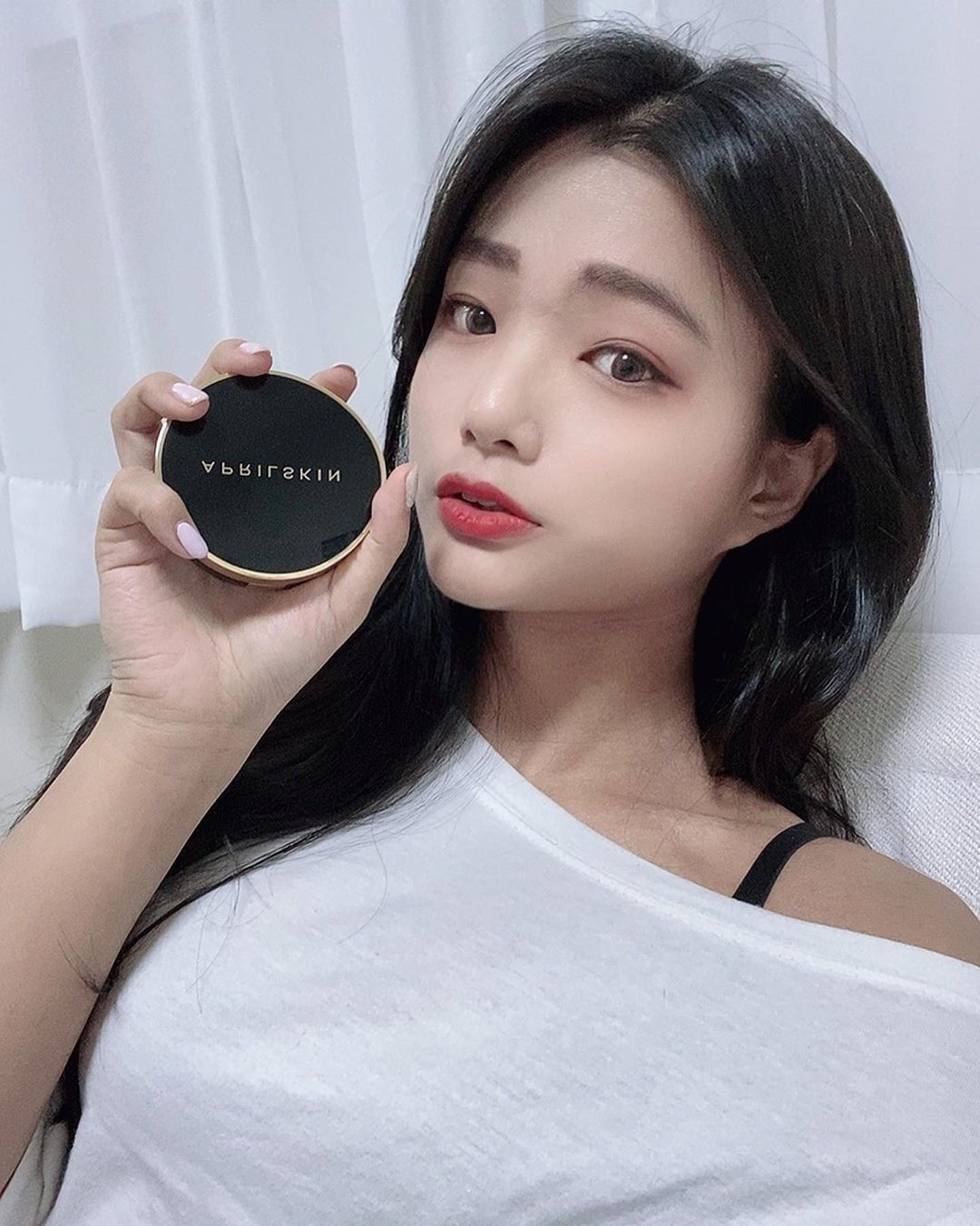 🌵 on Instagram: “✨에이프릴스킨[매직스노우쿠션3.0] 피부타입: 건성, 복합성 호수: 23호 쿠션이나 베이스 찾다가 지쳐서 요즘은 쌩얼로 나가거나 집에 있는 아무거나 쓰다보니 뭐가 좋은 쿠션이였는지 기억이 안났는데 딱 바르자마자 이거지~ 소리가 절로 났던 쿠션!!…”