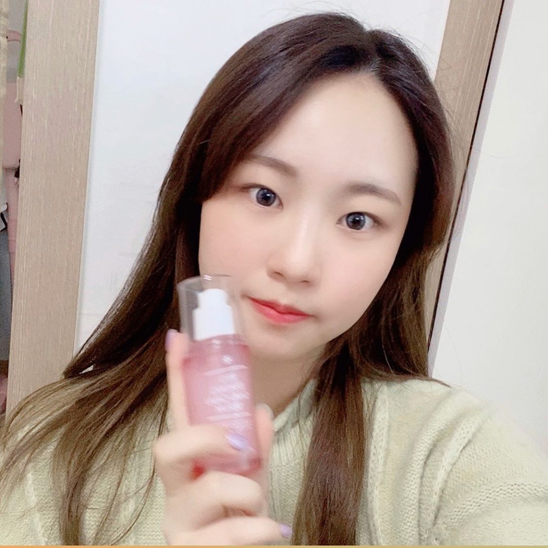 •한루하 예진_소통🙌• on Instagram: “비타민C가 가득 들어간 카무카무 워터가 들어간 잡티 세럼! 카무카무 가루 몸에 좋다고 해서 먹어도 봤는데 피부에도 좋다니...! 먹지 말고 피부에 양보하세요☺️ #메디큐브 #medicube #카무카무세럼 #잡티세럼 #잡티관리 #톤업세럼 #미백세럼…”