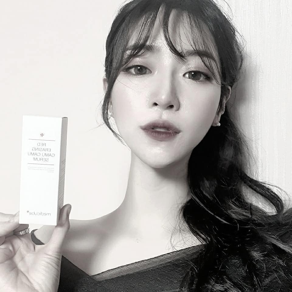 Susan on Instagram: “메디큐브 레드 이레이징 카무카무 세럼 믿고쓰는 메디큐브제품! 카무카무 워터를 83% 함유한 제품으로  저자극으로 톤 개선, 미백관리를 할 수 있어 일석삼조 ❣ 미백같은경우는 저자극처방으로 처방한 미백 세럼으로 나처럼 예민한 사람들도 걱정없이 사용…”