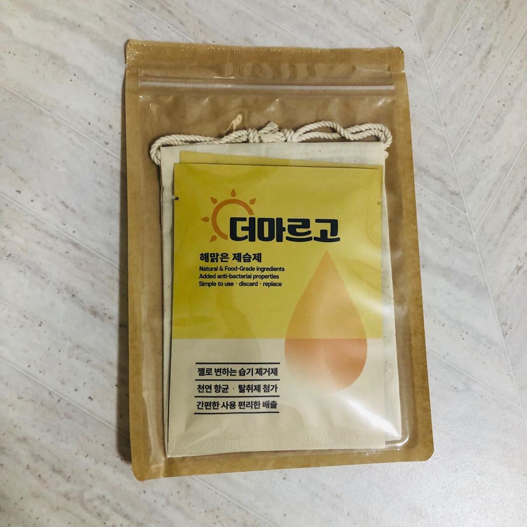 Choi Ki Hyeon on Instagram: “컴팩트한 사이즈고 물이 새지 않는 젤리 제습제이다 보니 다양한 곳에(마스크 케이스, 가방, 의류 진공팩, 취미생활 등) 쓰실 수 있습니다.…”