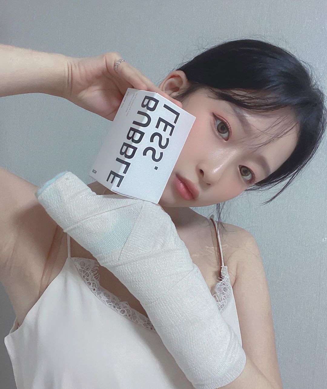 Tj Hee on Instagram: “[씹어먹는 철분제 버블레스 포도] 먹구멍이 작은 저는 알약먹기도 힘든데 포토맛으로 편하게 먹을수 있어서 좋아요! 요즘 건강이 많이 안좋아서 빈혈도 생리전 증후군도