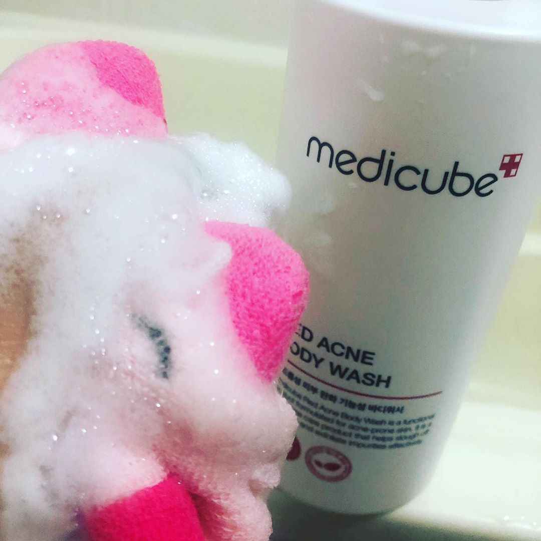@rachaelchoi on Instagram: “#메디큐브#medicube#여드름성기능바디워시#여드름성피부완화#여드름성피부관리#저자극바디워시#바디워시추천#기능성바디워시#여드름성피부용바디워시#바디클렌저추
