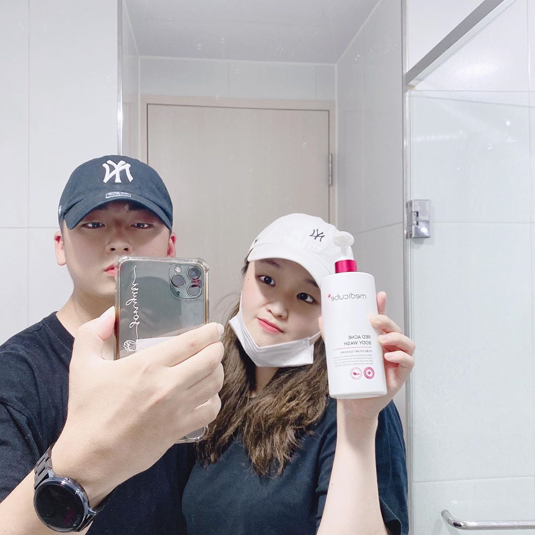 율댕 on Instagram: “➡️메디큐브 레드 아크네 바디워시 - - ➡️여드름성 피부 기초라인으로 유명한 레드라