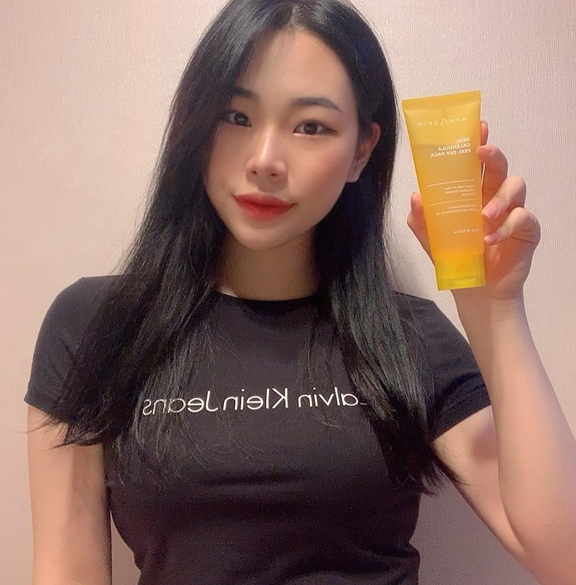 hyesuda on Instagram: “리뉴얼된 에이프릴스킨 리얼 카렌둘라 필 오프 팩💛 ⠀ ✨화장하기 전에 사용