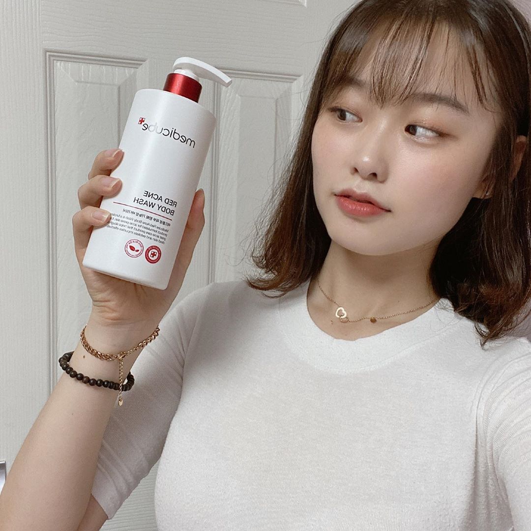 ღ YᑌᒍIᑎ ღ on Instagram: “🦋메디큐브 레드 아크네 바디워시🦋 여드름성 피부 기초라인으로 유명한 레드