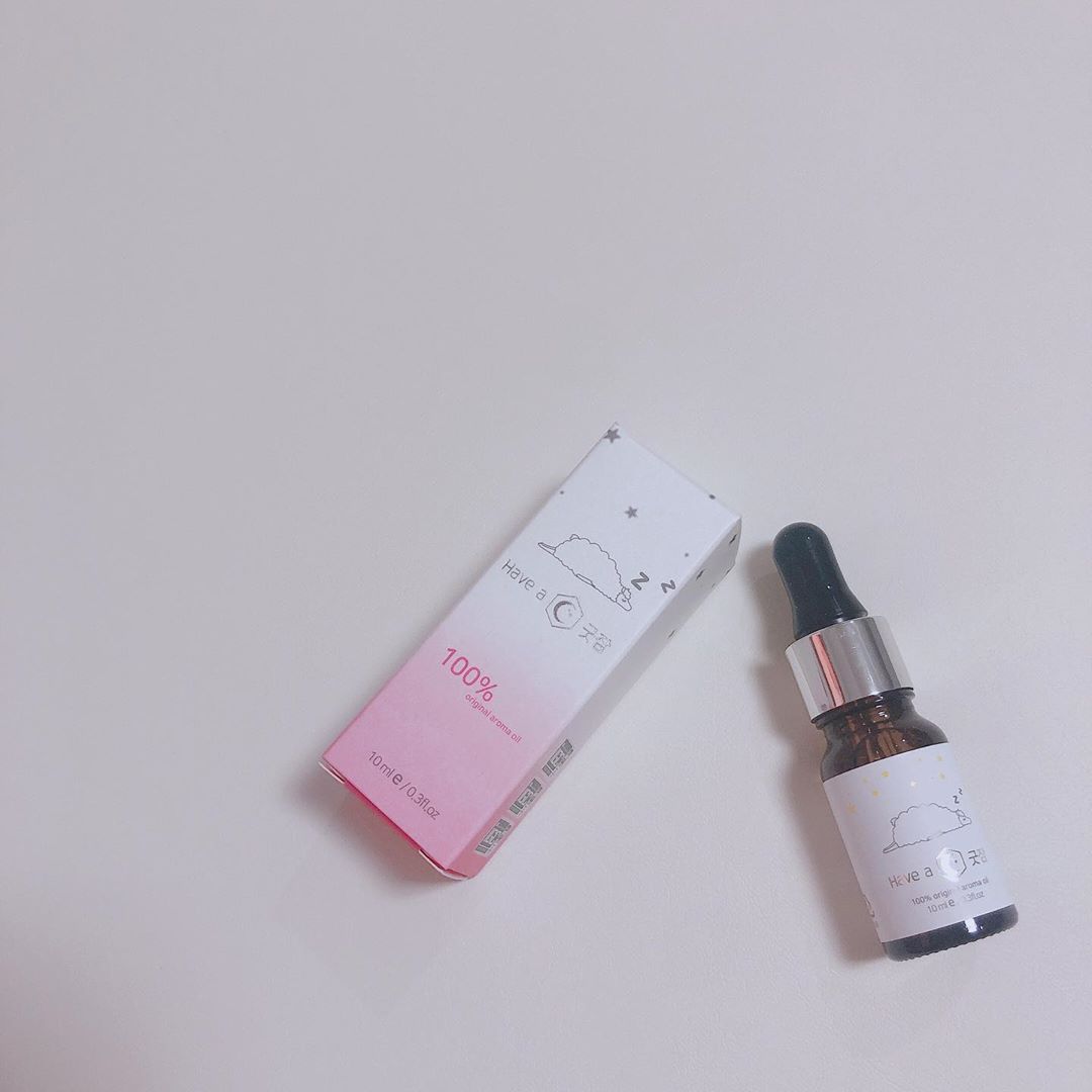 박은지💋(율아맘) on Instagram: “⠀ 어린 아이부터 어른까지 잠 이루는게 힘드신 모든 분들이 구분없이 사용하실수 있는 해브 어 굿잠오일 천연성분 6가지를 아로마테