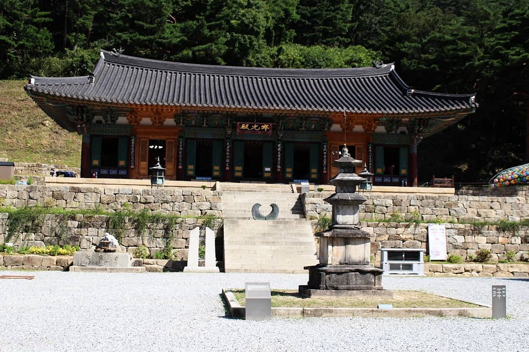 #삼화사 #동해여행 #무릉계곡 #삼화사삼층석탑 #삼화사수륙재 #동해시SNS서포터즈

무릉계곡 초입에 위치한 천년고찰 삼화사. 보물로 지정되어 있는 삼층석탑, 철조노사나불 좌상과 국가무형문화재 '삼화사수륙재' 등을 보유하고 있는 삼화사와 무릉도원이라 불리우는 무릉계곡의 아름다운 자연을 즐겨보세요! 

주소: 강원 동해시 삼화로 584 / 033-539-3700