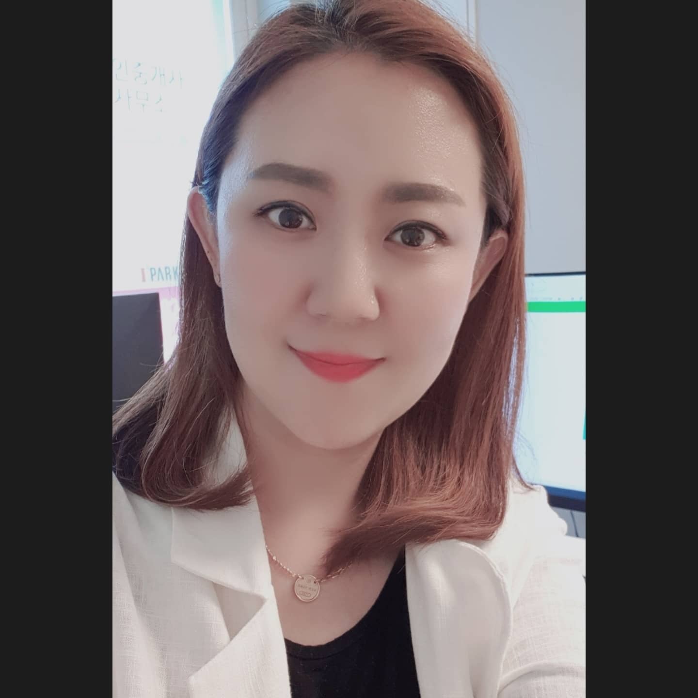 저번주에 아파트 전세 계약하신 임차인분께서 어려운 거래를 성사시켜주셨다며 중개보수 0.8%를 쿨하게 넣어주신것도 너무 감사했는데....ㅜㅜ

이렇게 맛있는 찹쌀떡까지 사다주셨다...중개보수도 감사했지만 이 따뜻한 마음에 
눈물이 찔끔했지모야?

좋은분들과의 만남에 공인중개사라는 직업이 참 즐겁다.
더 열심히 공부하고 노력해서 항상
나를 찾는 모든이에게 도움이 되는 멋진 공인중개사가 되보자! 

#서초동공인중개사
#강남아파트
#서초센트럴아이파크
#서초동오피스텔
#남부터미널아파트
#서초동아파트
#공인중개사
#강남공인중개사