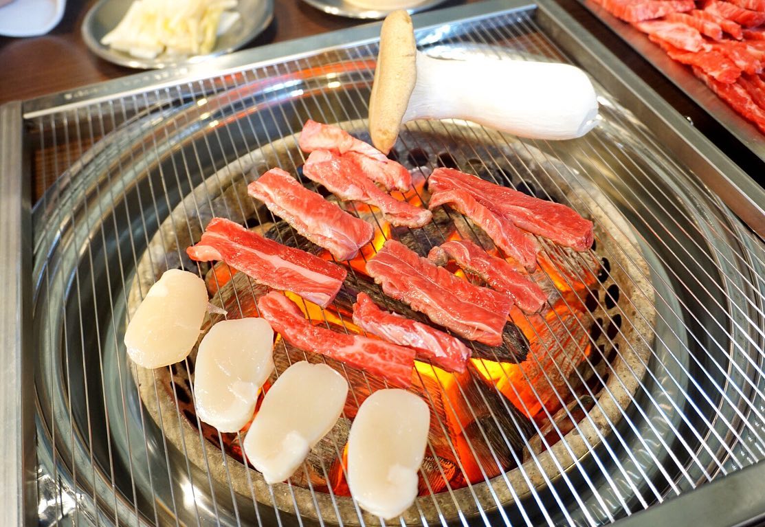#맛과멋을the한우 

벌씨로 4번째 방문..
내가 좋아하는 키조개랑 버섯이랑 소고기삼합 🥩
육회도 맛있는데 배불러서 못먹은게 넘 아쉽다 ㅠㅠ